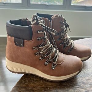 Ladies Maurice hi-top brown boots. Never worn. Size 6